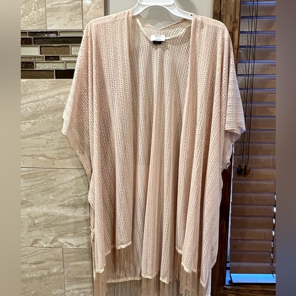 Women’s cardigan. Short butterfly sleeves, blush color. Fringe hem. One size. - Picture 1 of 8